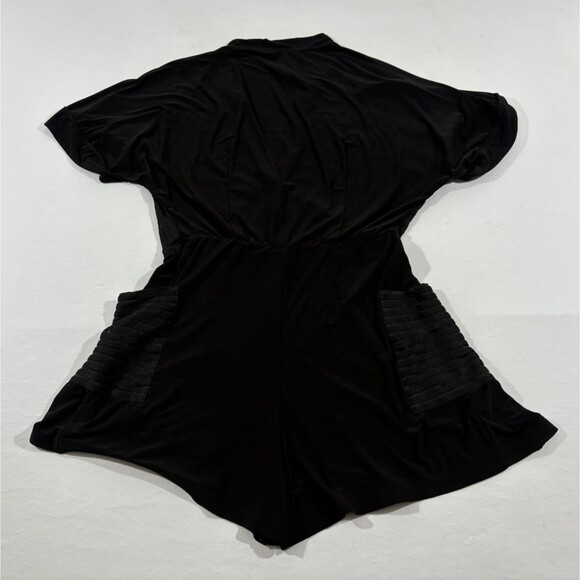 HOLES NORMA KAMALI Womens Deep V Neck Black Geralyn Poly Romper Jumpshorts Sz M - Picture 12 of 14